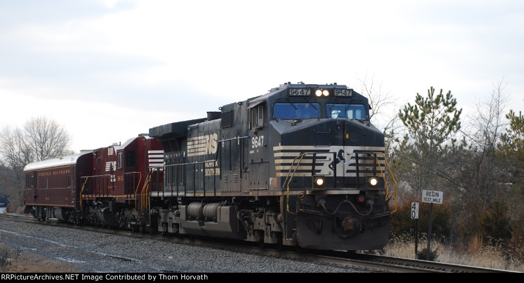 NS 9647 leads NS's Geometry Train east at the LEHL MP 40